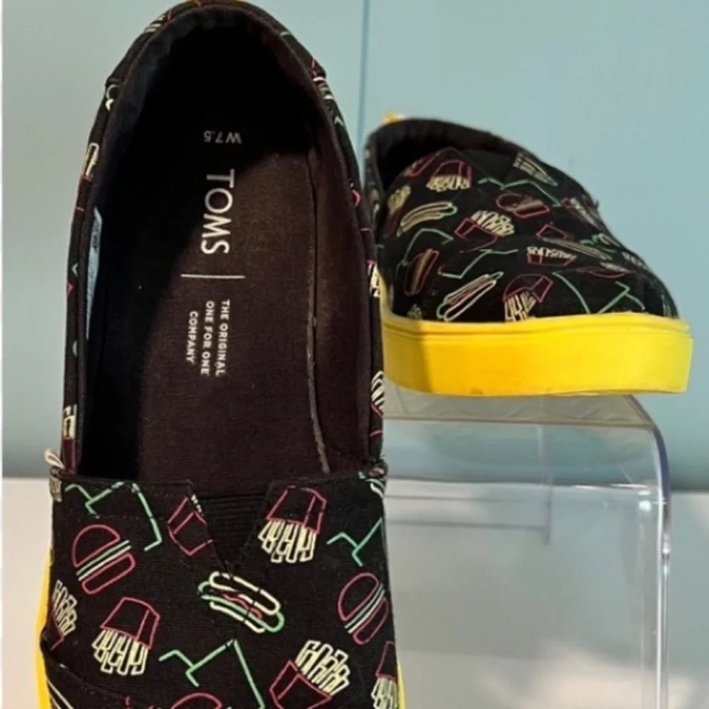 Toms ‘The Venice Collection’.‎ Size 7 1/2.